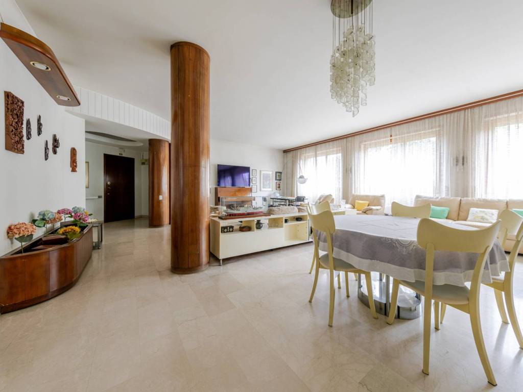 appartamento in vendita a Milano in zona Paolo Sarpi