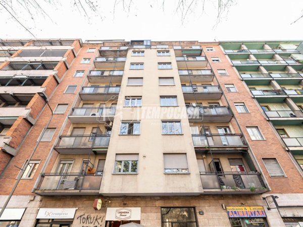 appartamento in vendita a Milano in zona Lorenteggio
