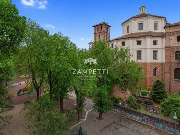appartamento in vendita a Milano in zona Sant'Ambrogio
