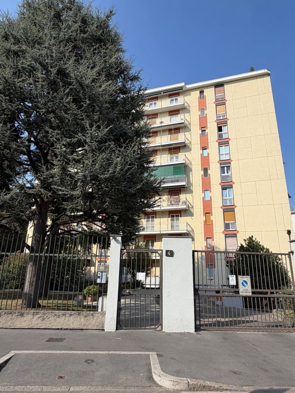 appartamento in vendita a Milano in zona Bande Nere