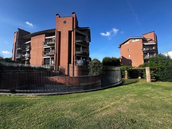 appartamento in vendita a Milano in zona Lorenteggio