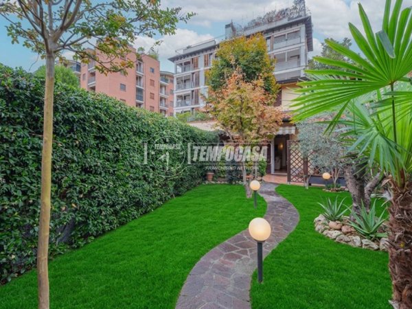 casa indipendente in vendita a Milano in zona Quarto Cagnino