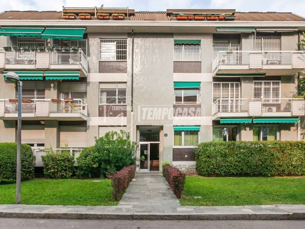 appartamento in vendita a Milano in zona Villaggio dei Giornalisti
