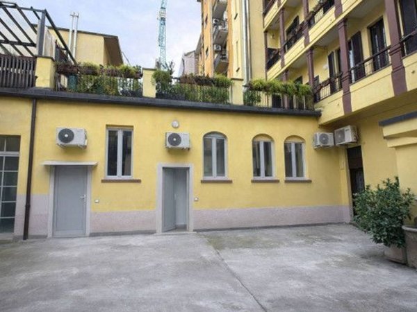 appartamento in vendita a Milano in zona Forze Armate