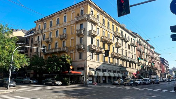 locale commerciale in vendita a Milano in zona Città Studi