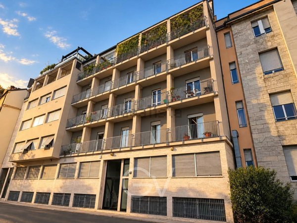 appartamento in vendita a Milano in zona Porta Nuova