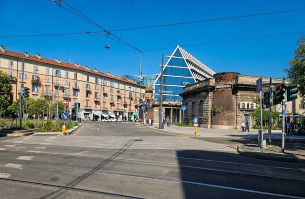 appartamento in vendita a Milano in zona Paolo Sarpi