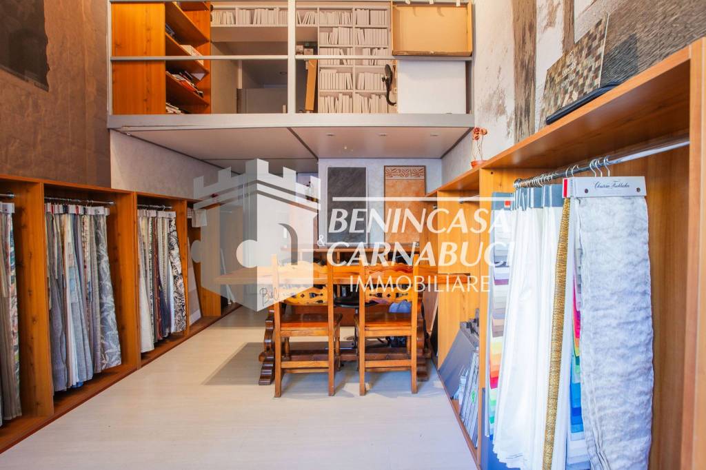 ufficio in vendita a Milano in zona Città Studi