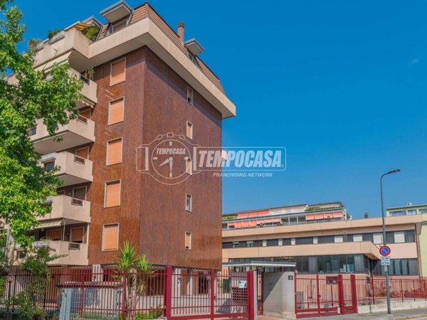 box auto in vendita a Milano in zona Bruzzano