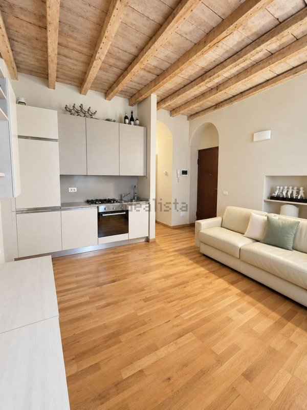 appartamento in vendita a Milano in zona Porta Ticinese