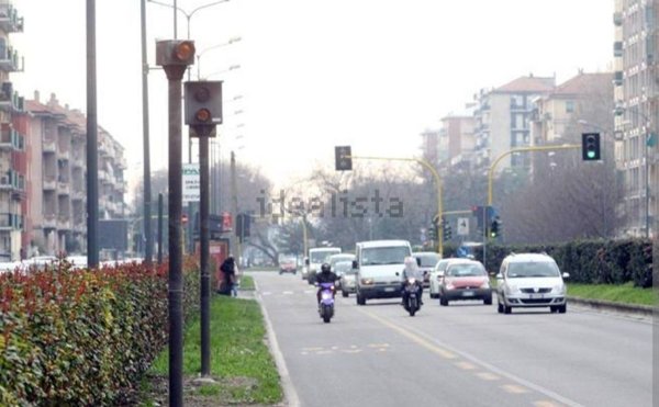 appartamento in vendita a Milano in zona Famagosta