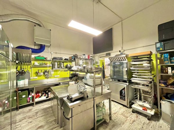 locale commerciale in vendita a Milano in zona Solari