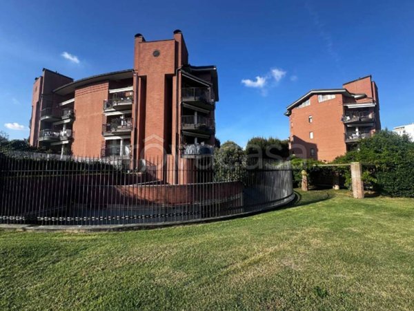 appartamento in vendita a Milano in zona Lorenteggio