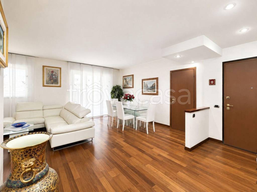 appartamento in vendita a Milano in zona Gratosoglio