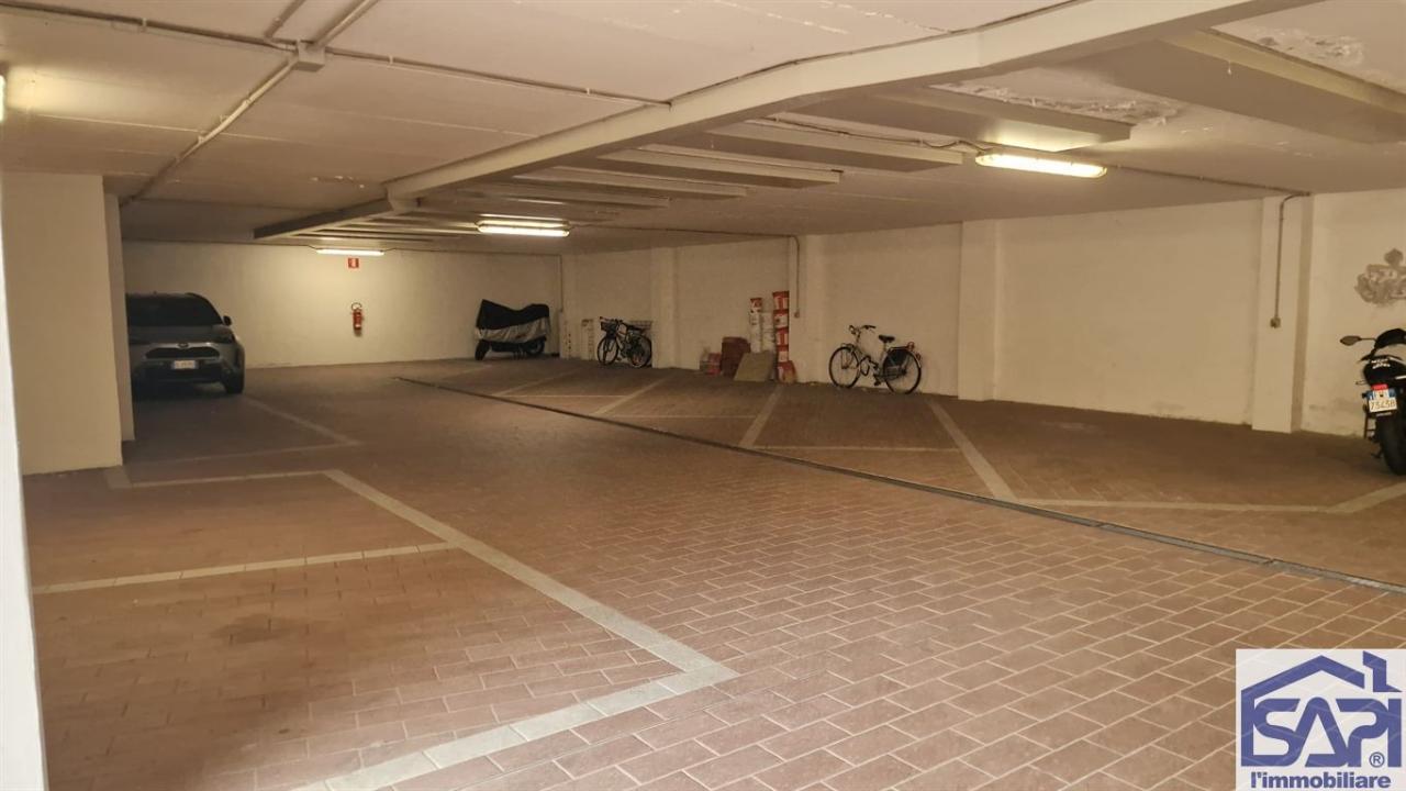 locale commerciale in vendita a Milano in zona Forlanini