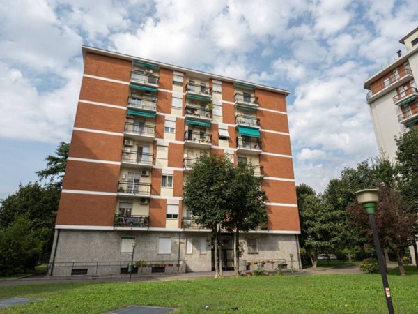 appartamento in vendita a Milano in zona Forze Armate