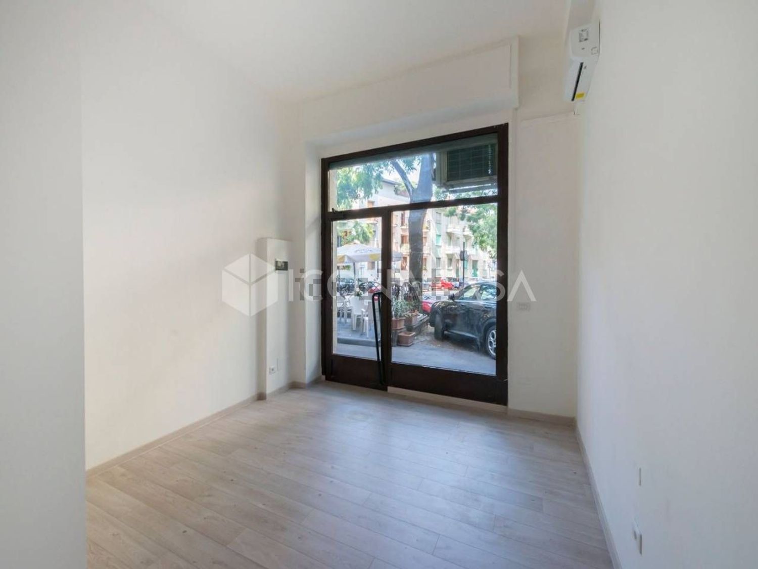 locale commerciale in vendita a Milano in zona Ghisolfa