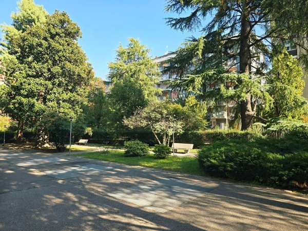 appartamento in vendita a Milano in zona Forze Armate