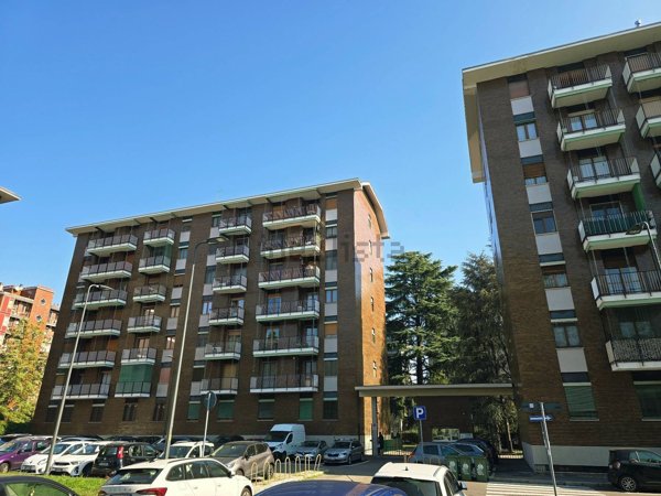 appartamento in vendita a Milano in zona Forze Armate