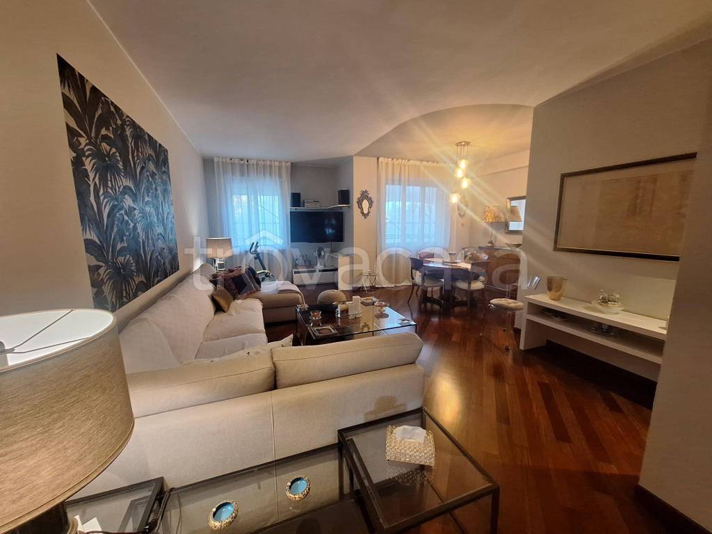 appartamento in vendita a Milano in zona Famagosta