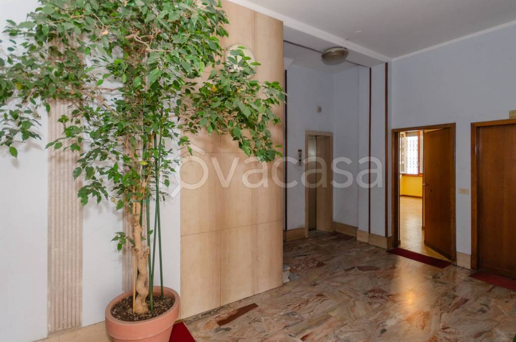 ufficio in vendita a Milano in zona Corsica