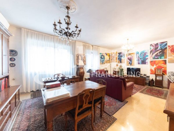 appartamento in vendita a Milano in zona Porta Venezia