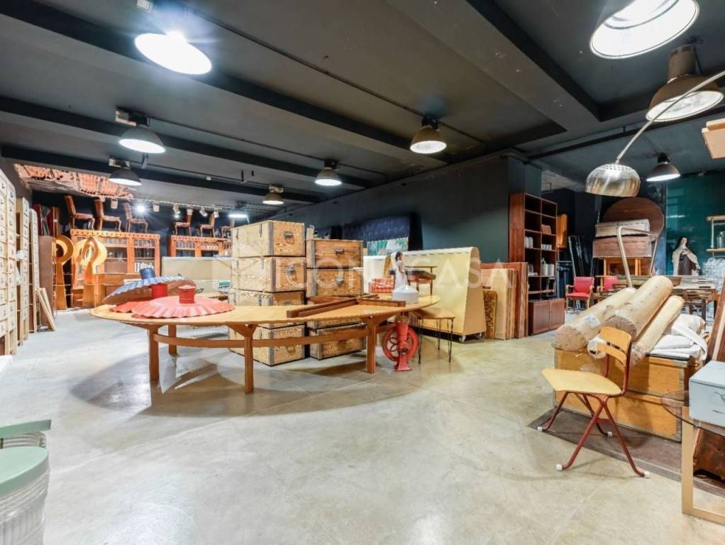 locale commerciale in vendita a Milano in zona Calvairate