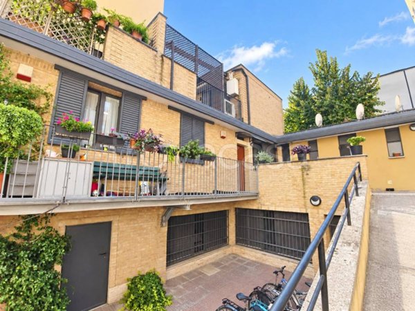 appartamento in vendita a Milano in zona Cadorna
