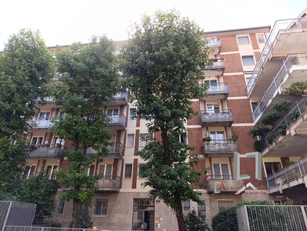 appartamento in vendita a Milano in zona Cinque Giornate