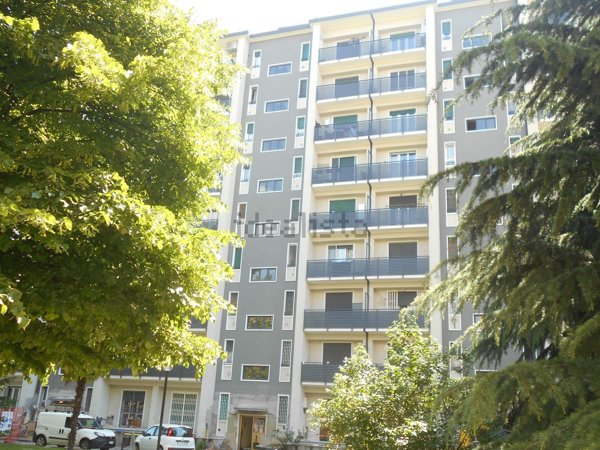 appartamento in vendita a Milano in zona Lorenteggio