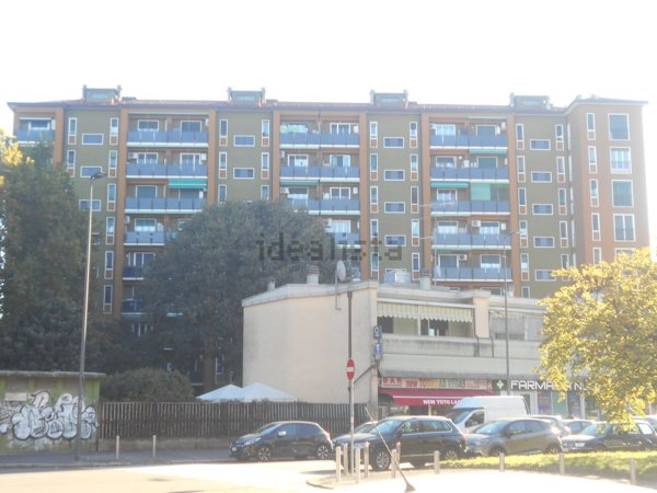 appartamento in vendita a Milano in zona Lorenteggio