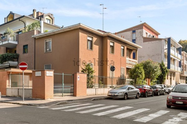 casa indipendente in vendita a Milano in zona Precotto