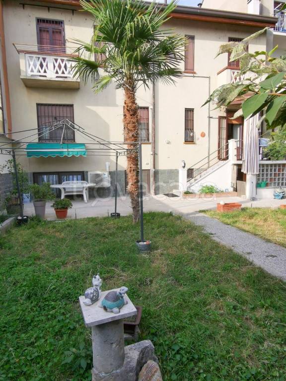 casa indipendente in vendita a Milano in zona Precotto