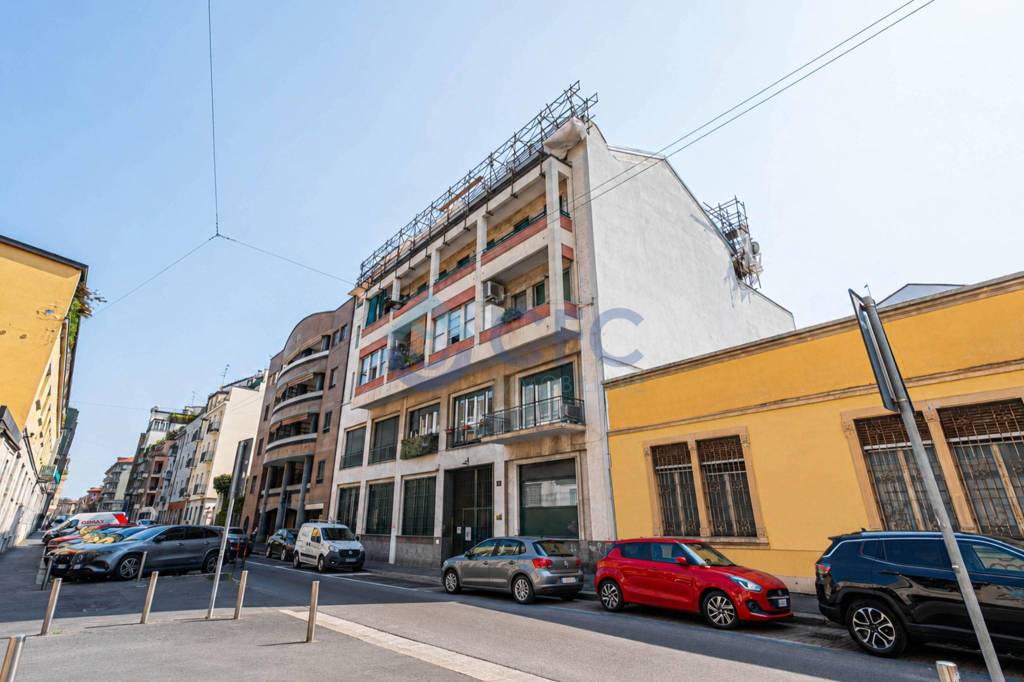 locale commerciale in vendita a Milano in zona Città Studi