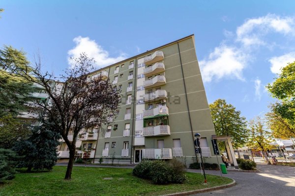 appartamento in vendita a Milano in zona Morsenchio