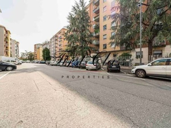 appartamento in vendita a Milano in zona Lorenteggio