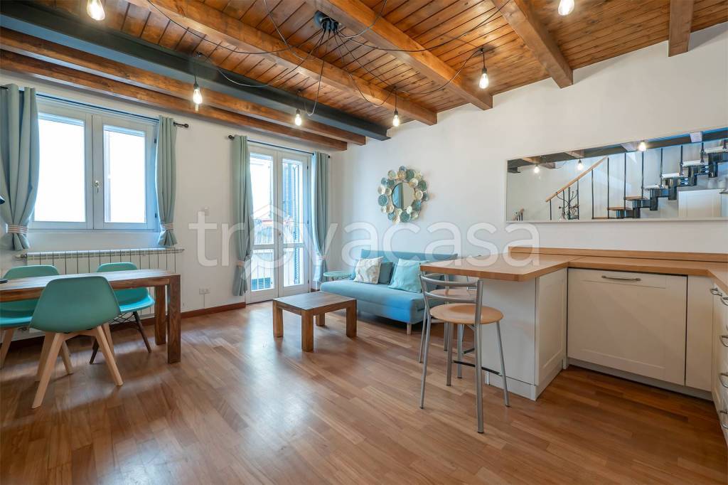 appartamento in vendita a Milano in zona Sant'Ambrogio