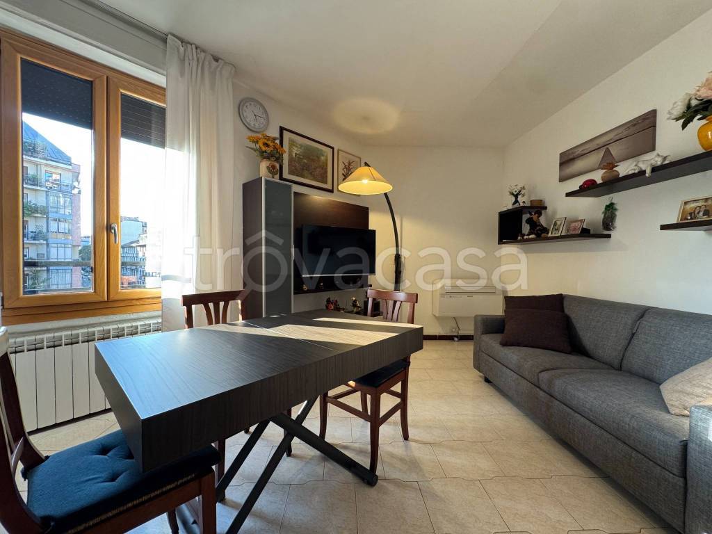 appartamento in vendita a Milano in zona Corsica