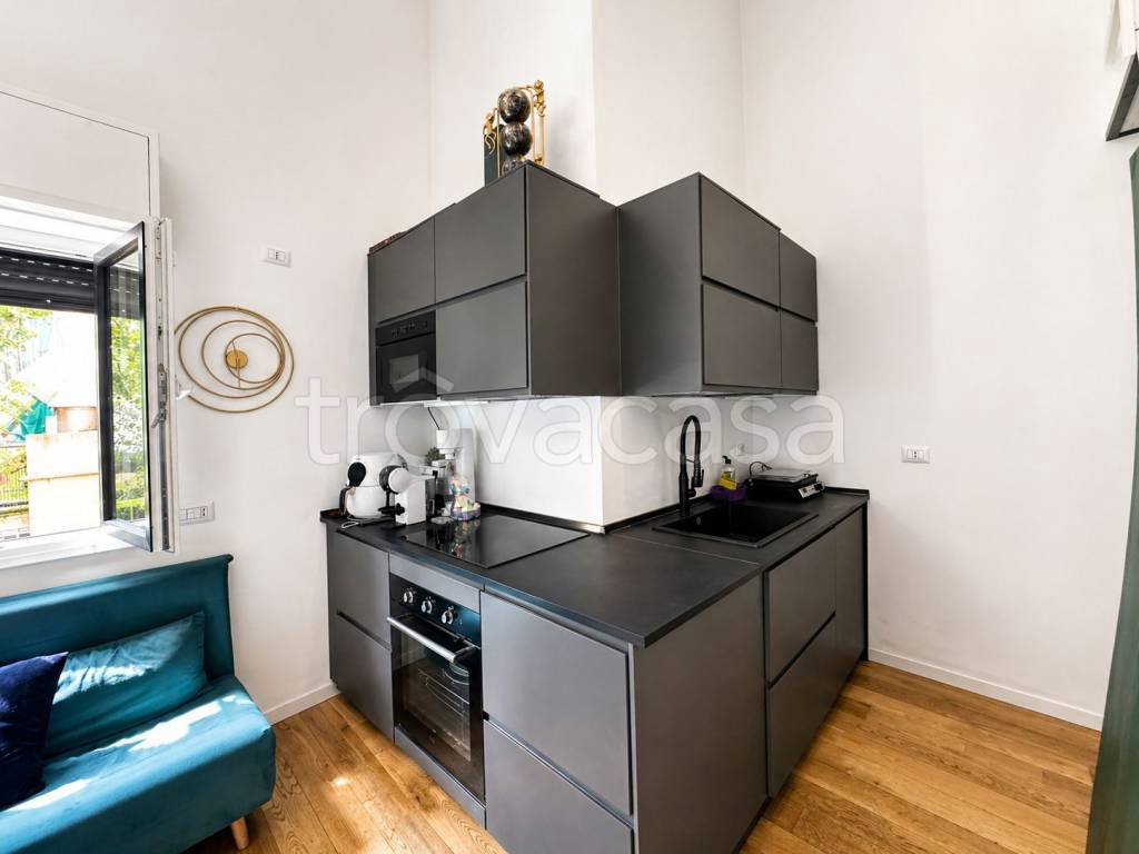 appartamento in vendita a Milano in zona Loreto