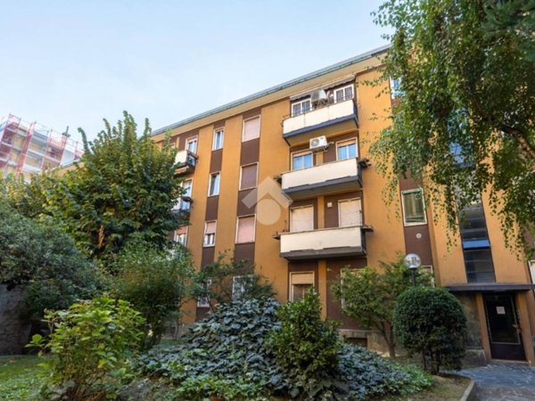 appartamento in vendita a Milano in zona Montalbino