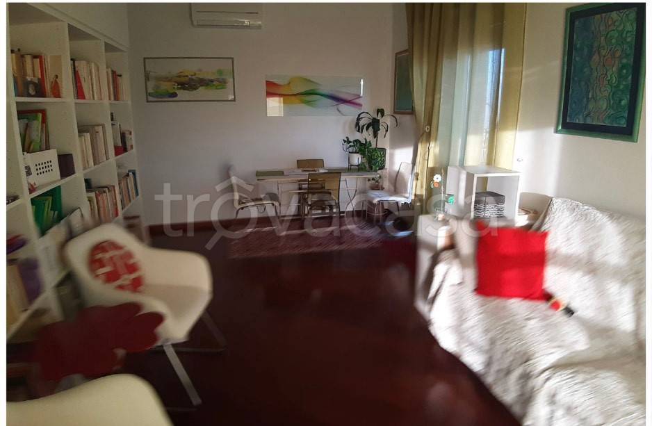 appartamento in vendita a Milano in zona Lorenteggio