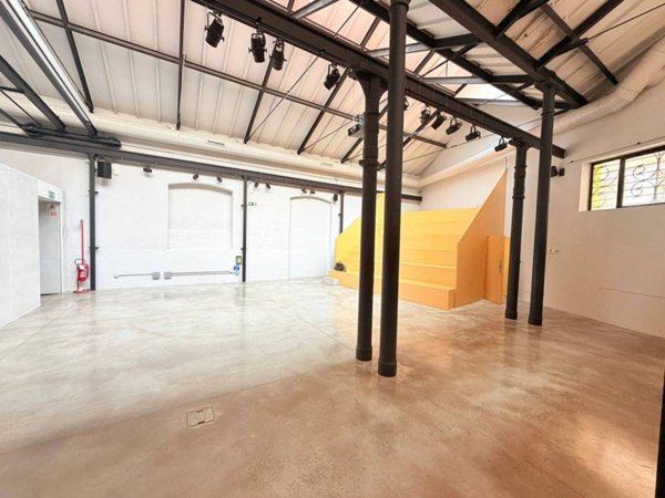 ufficio in vendita a Milano in zona Porta Venezia