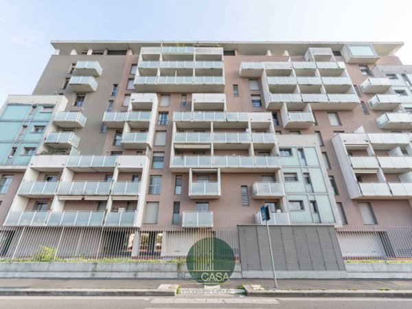 locale commerciale in vendita a Milano in zona Adriano