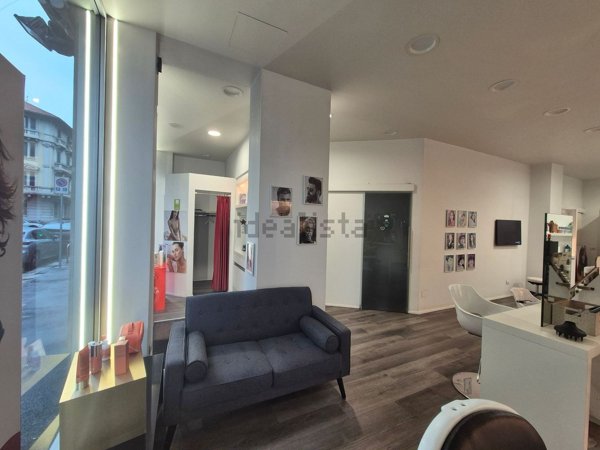 locale commerciale in vendita a Milano in zona Porta Magenta