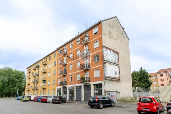 appartamento in vendita a Milano in zona Baggio