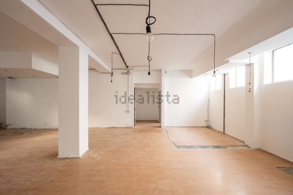 locale commerciale in vendita a Milano in zona Città Studi
