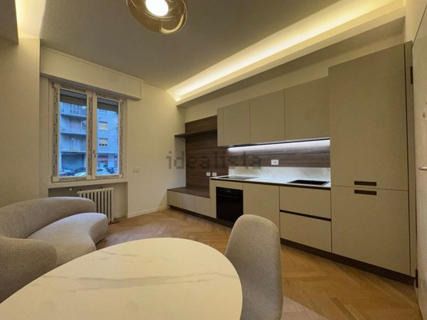 appartamento in vendita a Milano in zona Lorenteggio