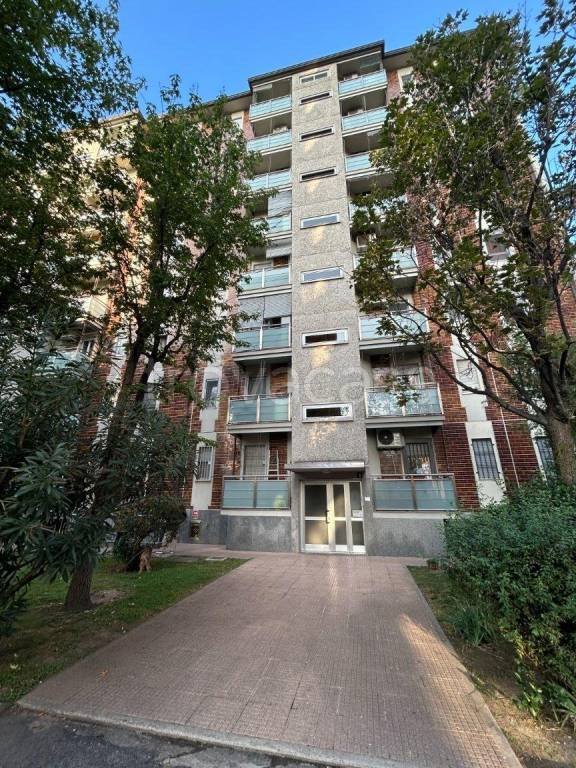 appartamento in vendita a Milano in zona Gallaratese