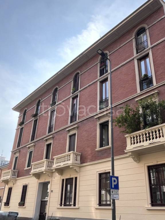 appartamento in vendita a Milano in zona Lorenteggio