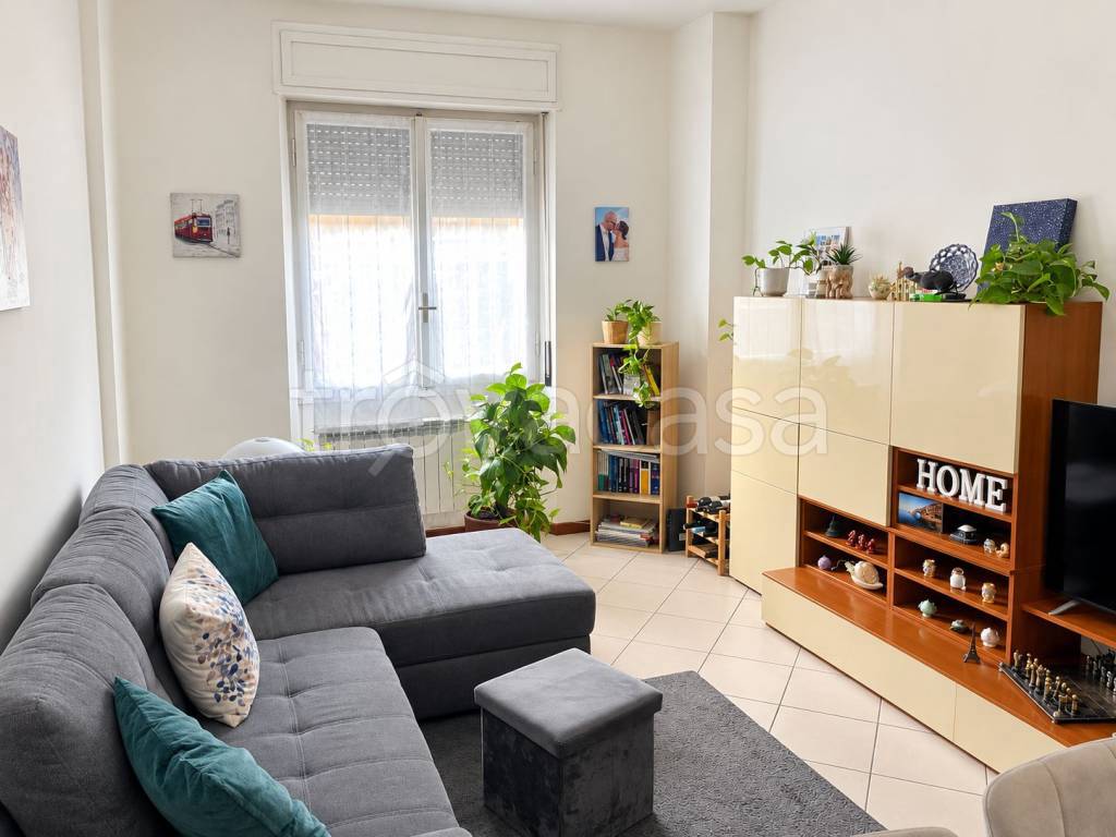 appartamento in vendita a Milano in zona Famagosta